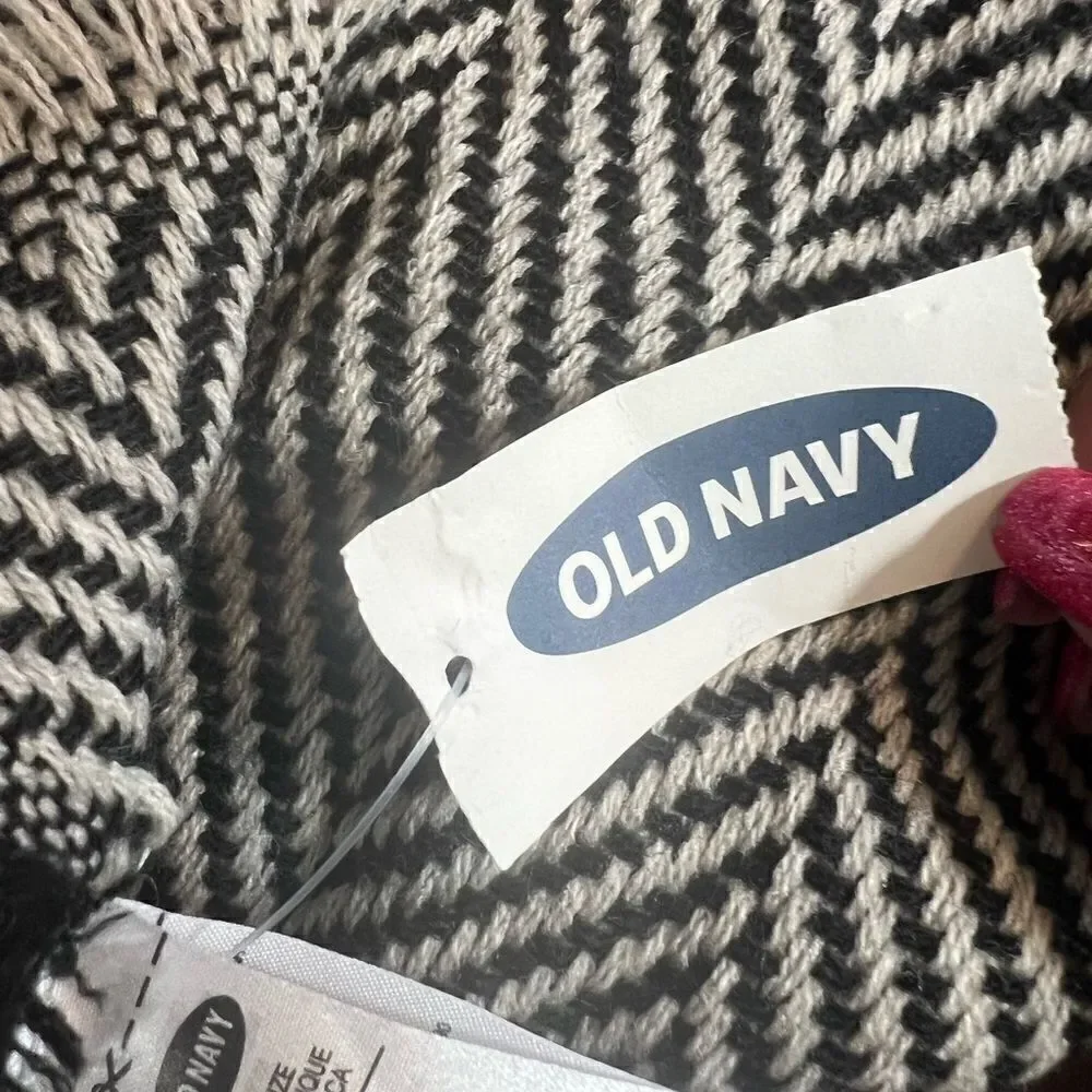 NWT Old Navy scarf beige and black with fringe